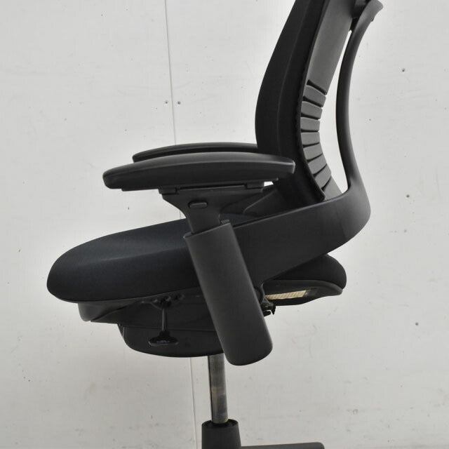 スチールケース リープ USモデル V2 ハンガー 可動肘 2023030603【中古オフィス家具】【中古】