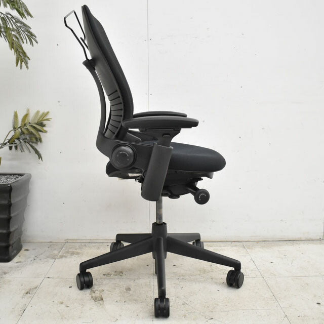 スチールケース リープ USモデル V2 ハンガー 可動肘 2023030603【中古オフィス家具】【中古】