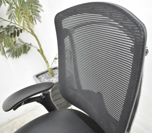 オカムラ コンテッサ ポリッシュ 可動肘付 ランバーサポート 革張り 2023030702【中古オフィス家具】【中古】