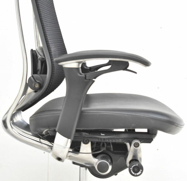 オカムラ コンテッサ ポリッシュ 可動肘付 ランバーサポート 革張り 2023030702【中古オフィス家具】【中古】