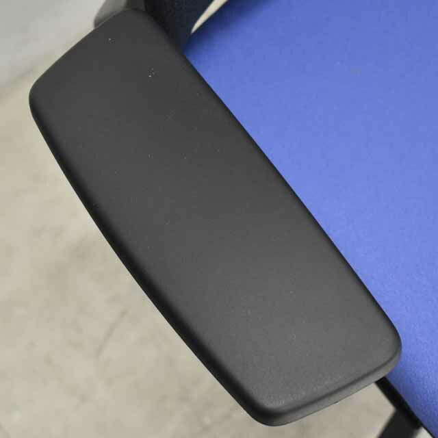 スチールケース シンクチェア ブラック 固定肘 背3Dニットタイプ 2020061204【中古オフィス家具】【中古】