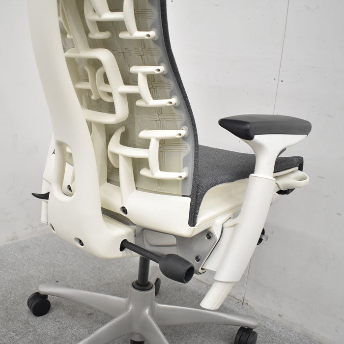 ハーマン・ミラー hermanmiller　エンボディチェア　可動肘　グレー　2023072204【中古オフィス家具】【中古】