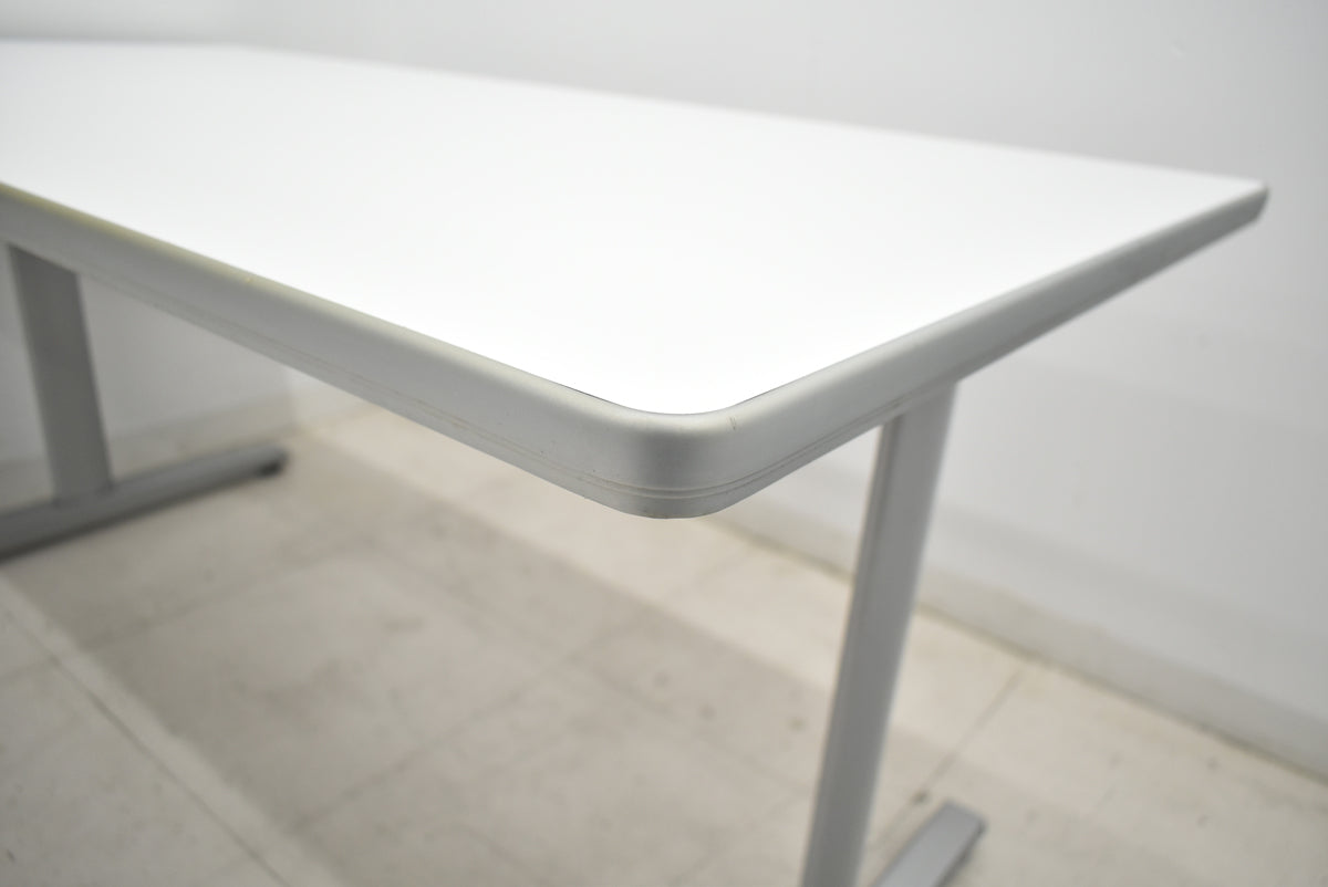 【中古】オカムラ　8177シリーズ　ミーティングテーブル　T字脚　幅1500　2025102405【中古オフィス家具】