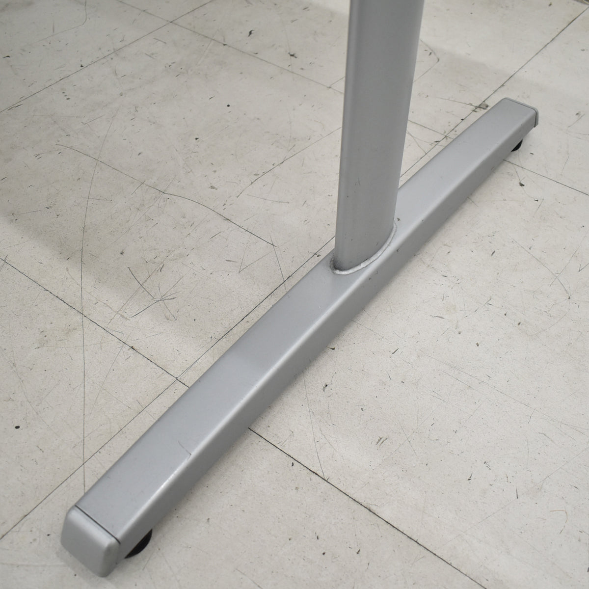 【中古】オカムラ　8177シリーズ　ミーティングテーブル　T字脚　幅1500　2025102405【中古オフィス家具】