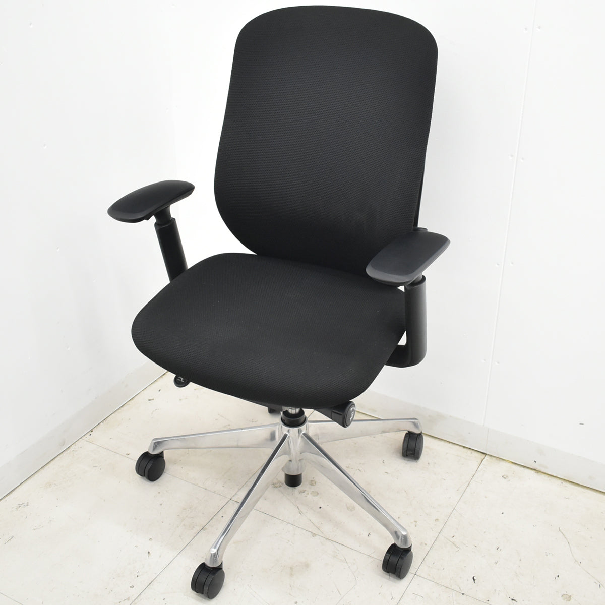 【中古】オカムラ　シルフィー　ハイバック　可動肘　バックカーブアジャスト　前傾機能　ポリッシュ　2025102701【中古オフィス家具】