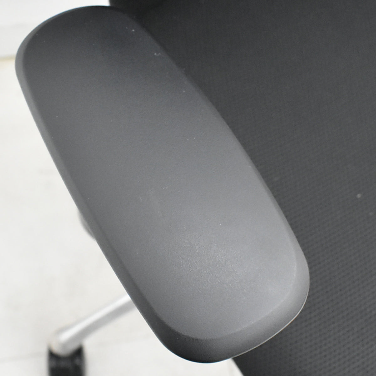 【中古】オカムラ　シルフィー　ハイバック　可動肘　バックカーブアジャスト　前傾機能　ポリッシュ　2025102701【中古オフィス家具】