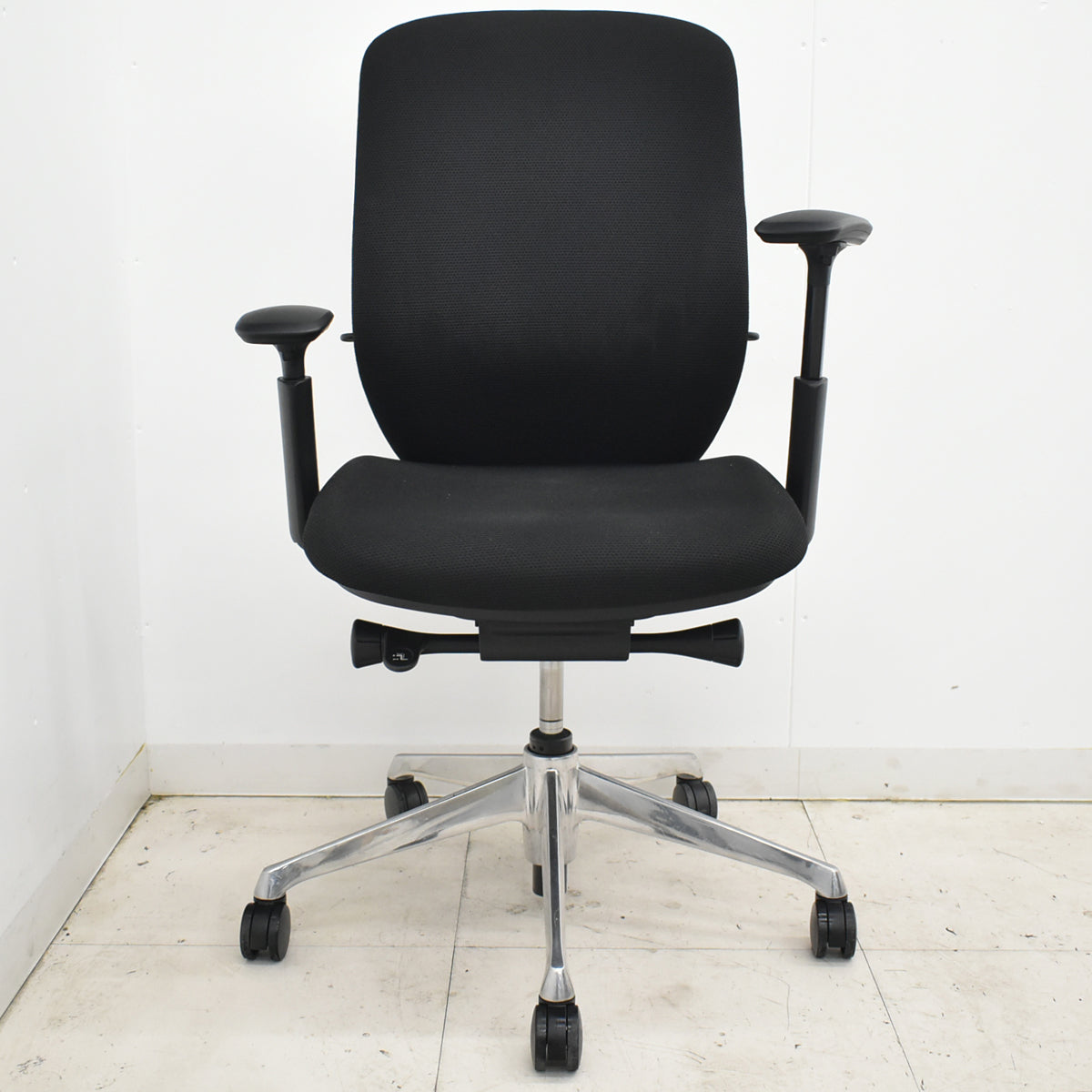 【中古】オカムラ　シルフィー　ハイバック　可動肘　バックカーブアジャスト　前傾機能　ポリッシュ　2025102701【中古オフィス家具】