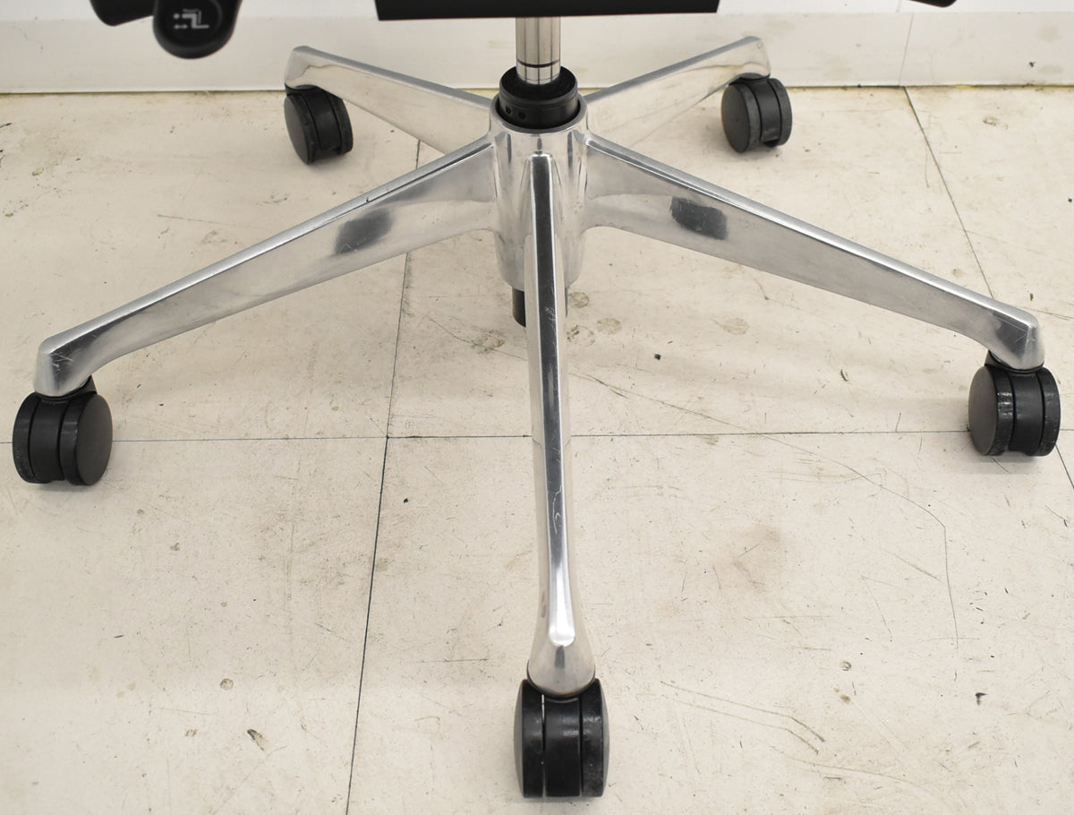 【中古】オカムラ　シルフィー　ハイバック　可動肘　バックカーブアジャスト　前傾機能　ポリッシュ　2025102701【中古オフィス家具】