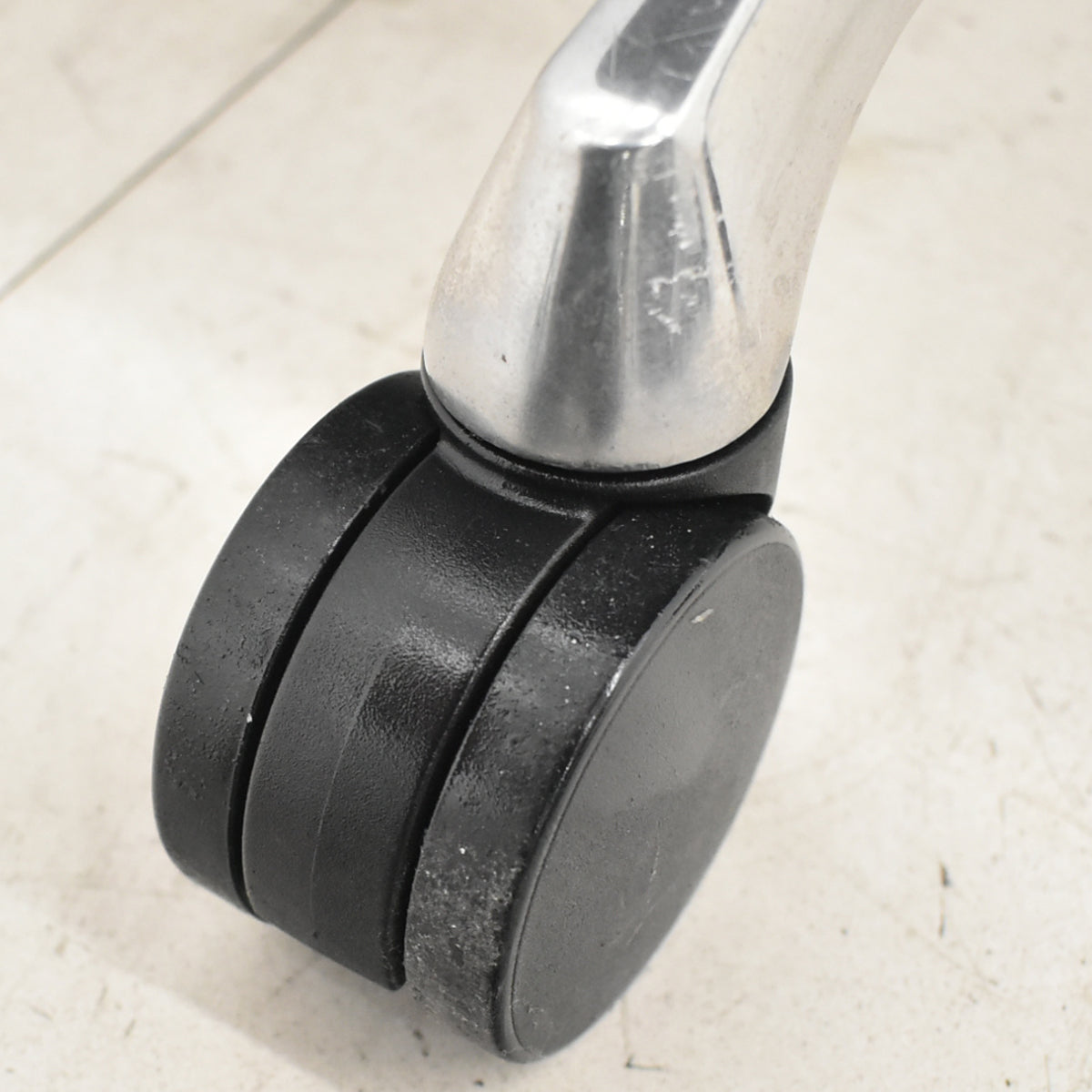 【中古】オカムラ　シルフィー　ハイバック　可動肘　バックカーブアジャスト　前傾機能　ポリッシュ　2025102701【中古オフィス家具】