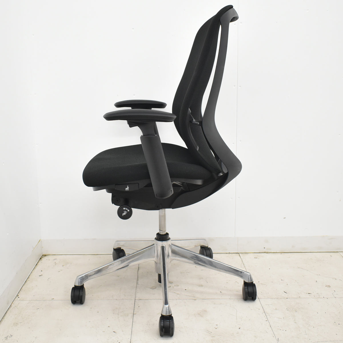 【中古】オカムラ　シルフィー　ハイバック　可動肘　バックカーブアジャスト　前傾機能　ポリッシュ　2025102701【中古オフィス家具】