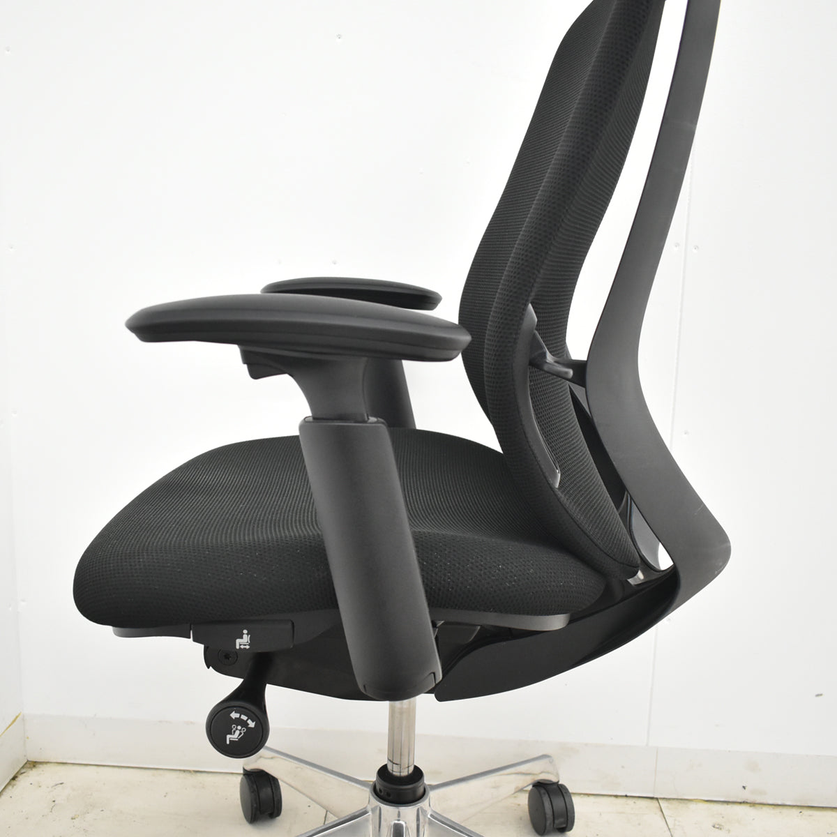 【中古】オカムラ　シルフィー　ハイバック　可動肘　バックカーブアジャスト　前傾機能　ポリッシュ　2025102701【中古オフィス家具】