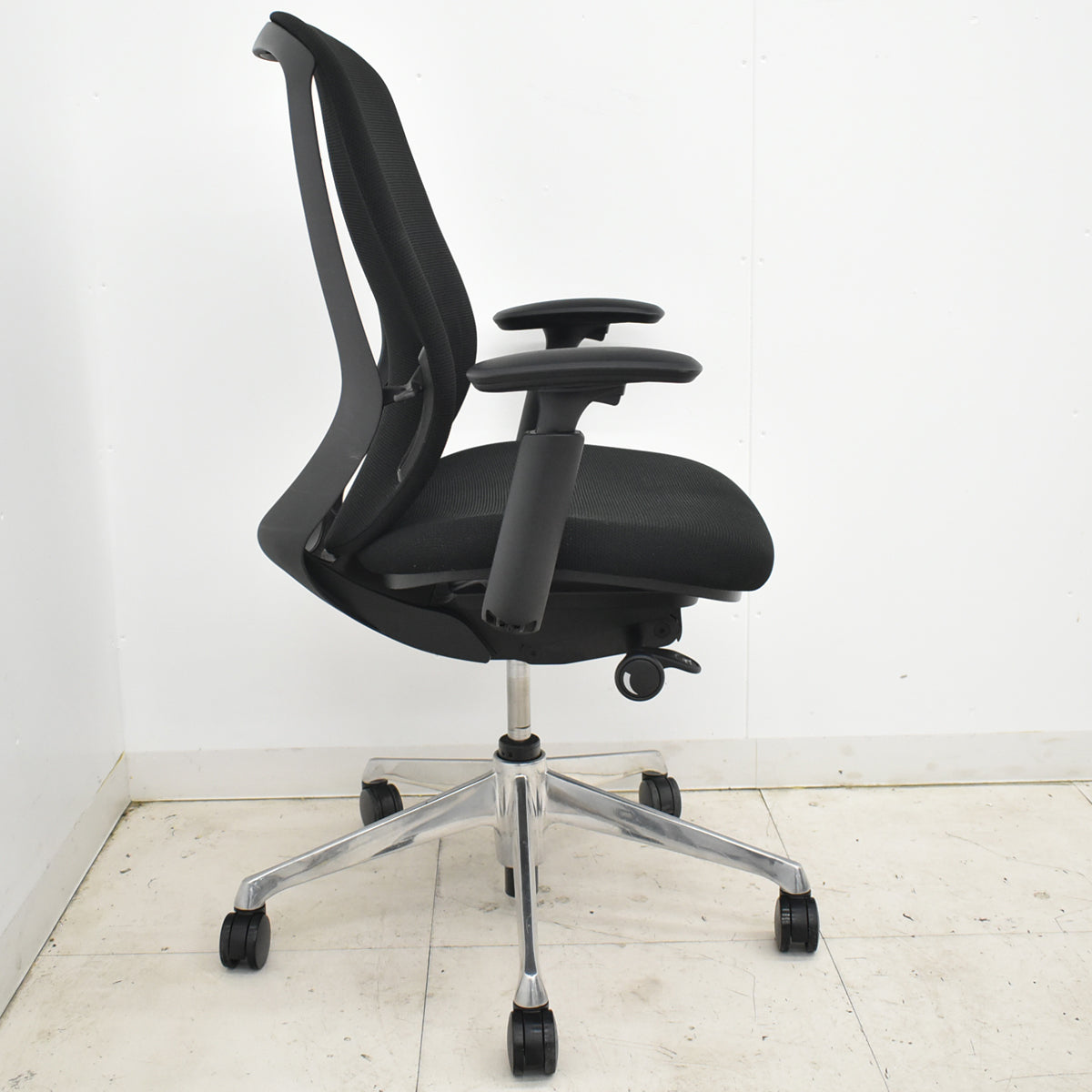 【中古】オカムラ　シルフィー　ハイバック　可動肘　バックカーブアジャスト　前傾機能　ポリッシュ　2025102701【中古オフィス家具】