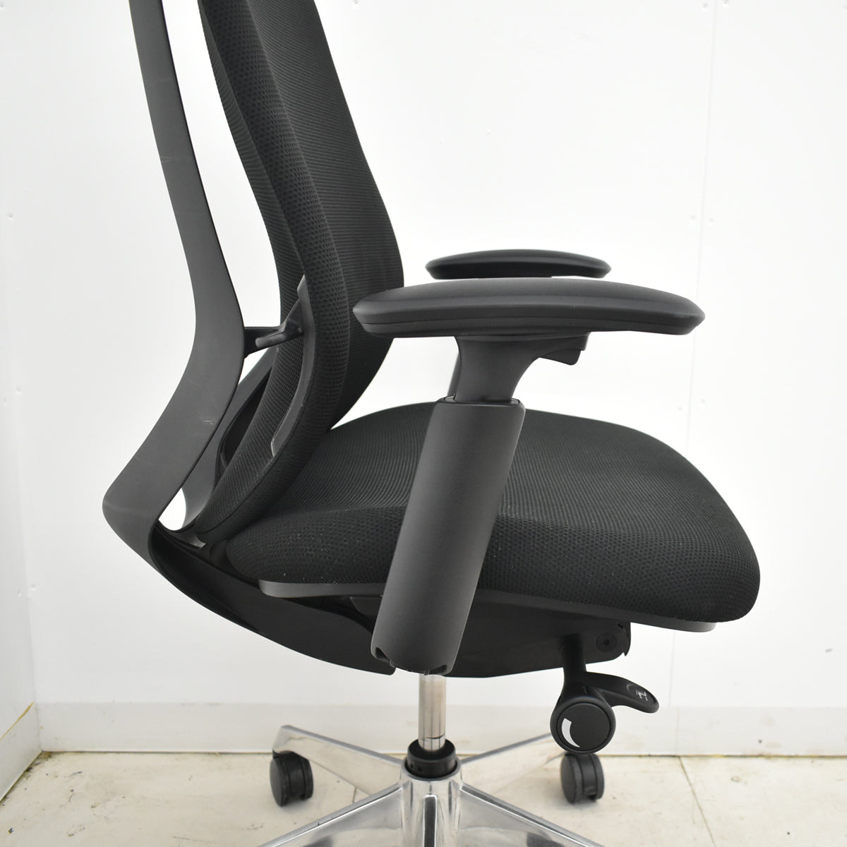 【中古】オカムラ　シルフィー　ハイバック　可動肘　バックカーブアジャスト　前傾機能　ポリッシュ　2025102701【中古オフィス家具】