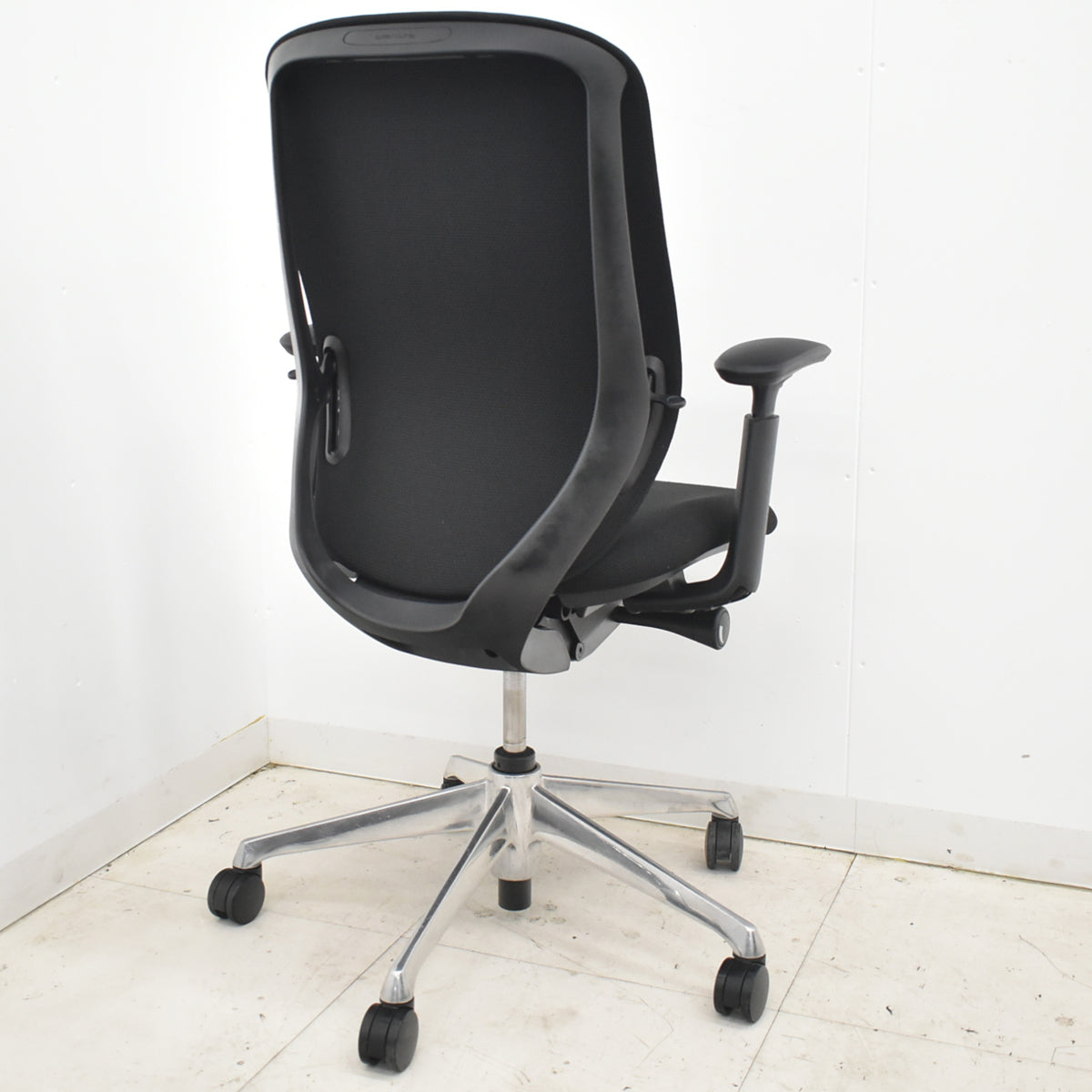 【中古】オカムラ　シルフィー　ハイバック　可動肘　バックカーブアジャスト　前傾機能　ポリッシュ　2025102701【中古オフィス家具】