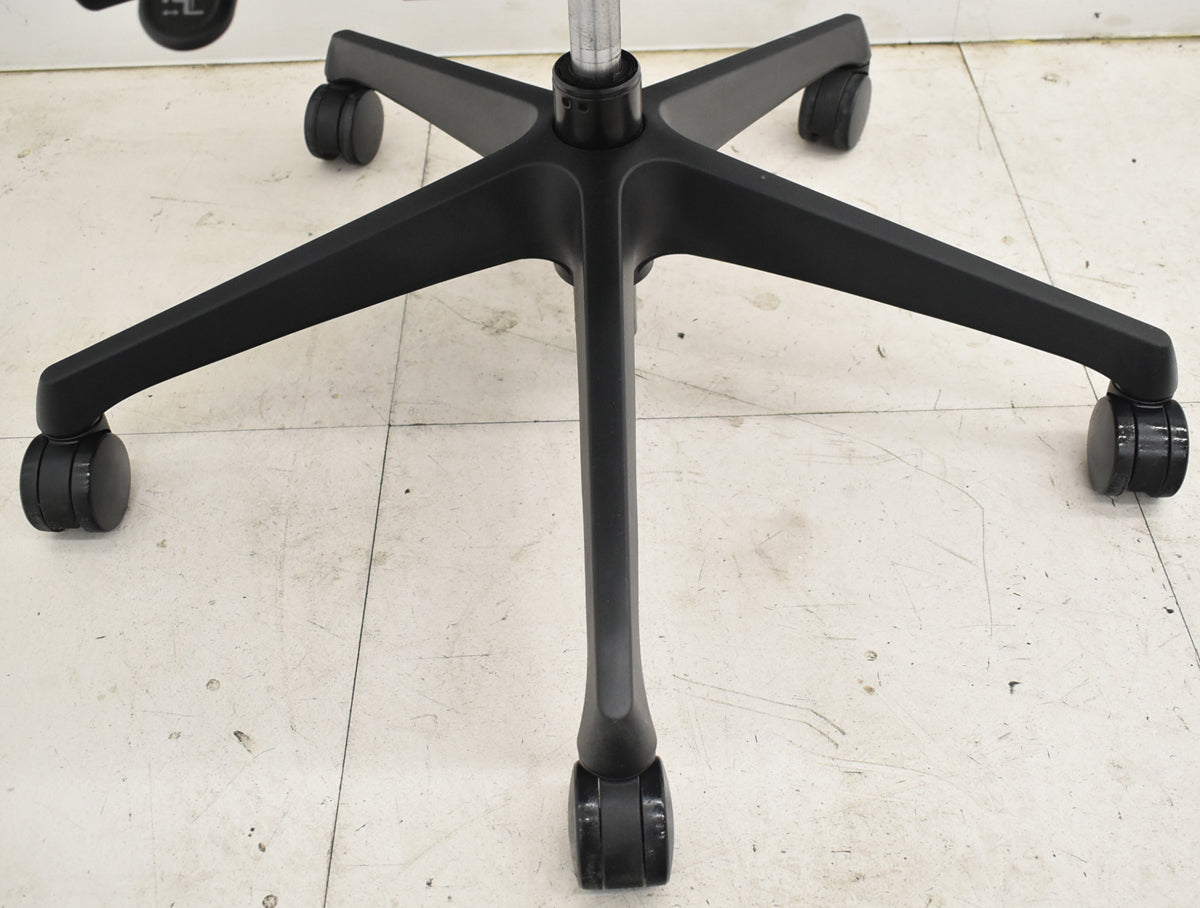 【中古】オカムラ　シルフィー　ハイバック　肘なし　バックカーブアジャスト　前傾機能　2025102702【中古オフィス家具】