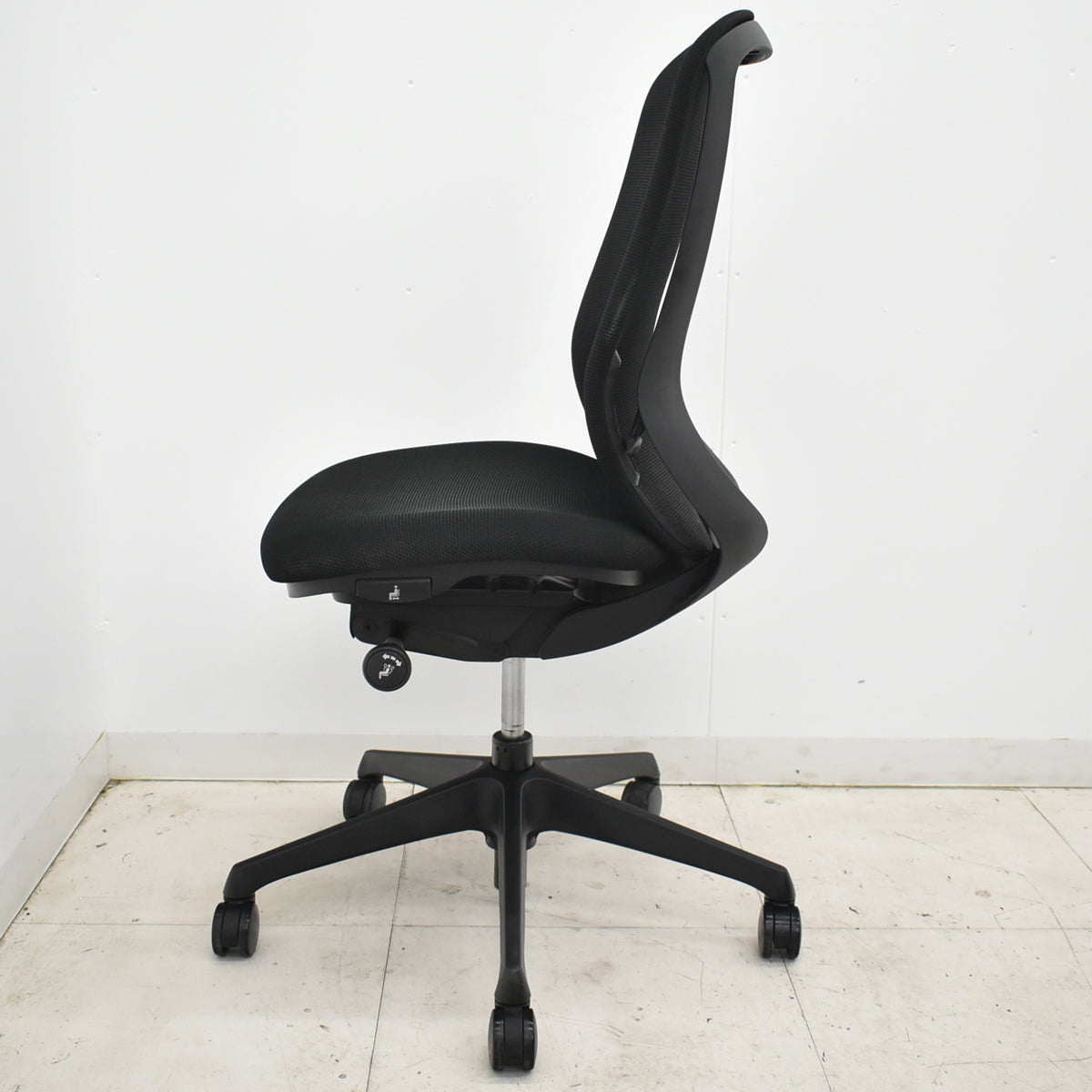 【中古】オカムラ　シルフィー　ハイバック　肘なし　バックカーブアジャスト　前傾機能　2025102702【中古オフィス家具】