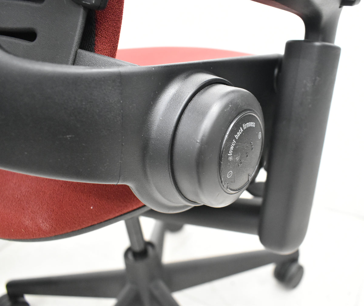 【中古】スチールケース　リープＶ２　可動肘　ランバーサポート　レッド　2025102703【中古オフィス家具】