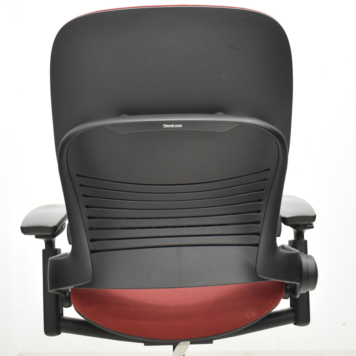 【中古】スチールケース　リープＶ２　可動肘　ランバーサポート　レッド　2025102703【中古オフィス家具】