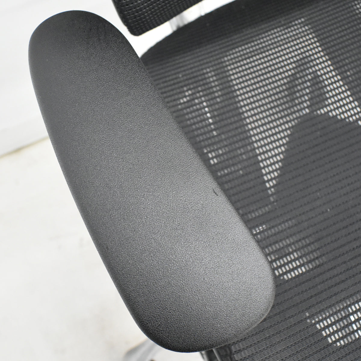 【中古】オカムラ　コンテッサ　可動肘　ランバーサポート　ポリッシュ　2025102704【中古オフィス家具】