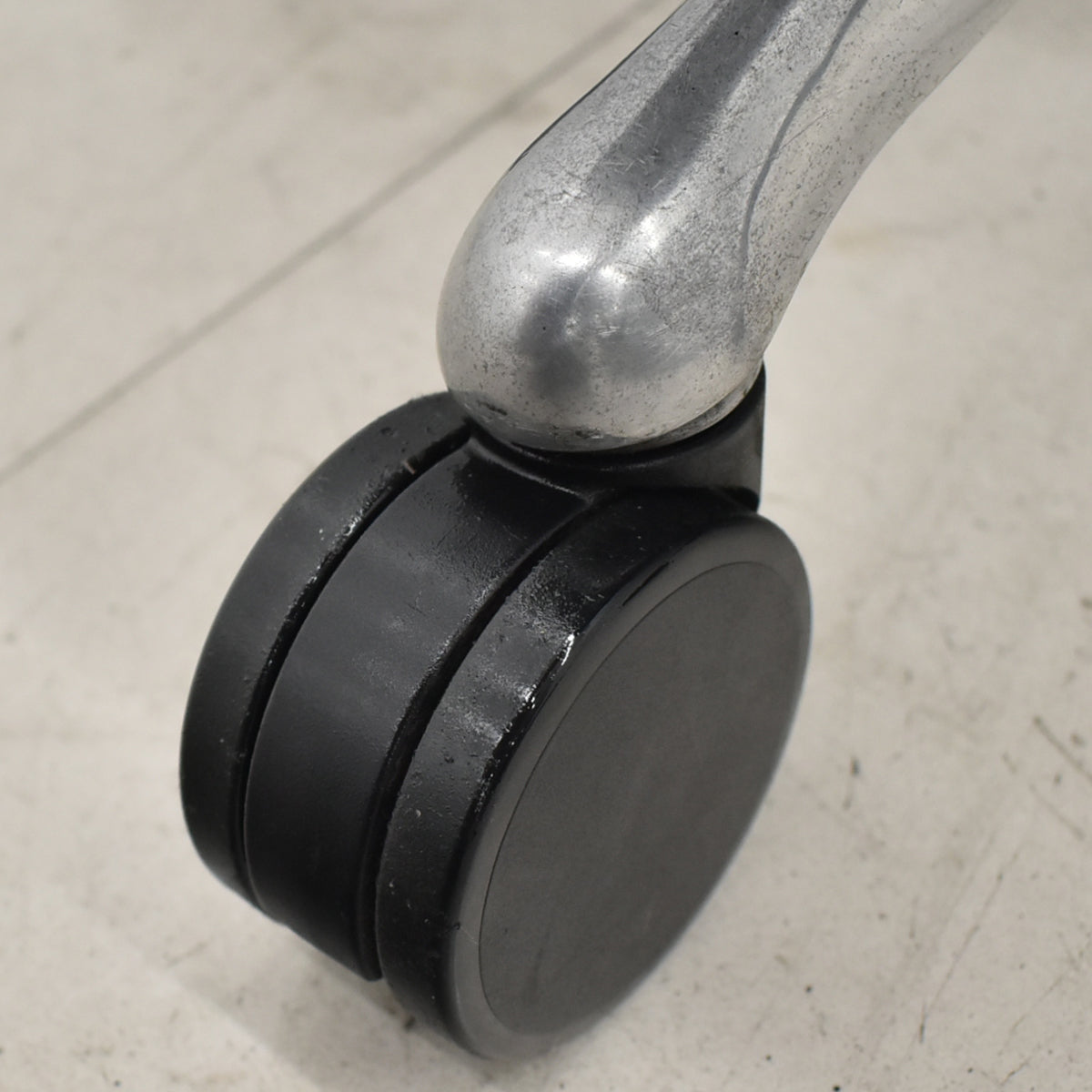 【中古】オカムラ　コンテッサ　可動肘　ランバーサポート　ポリッシュ　2025102704【中古オフィス家具】