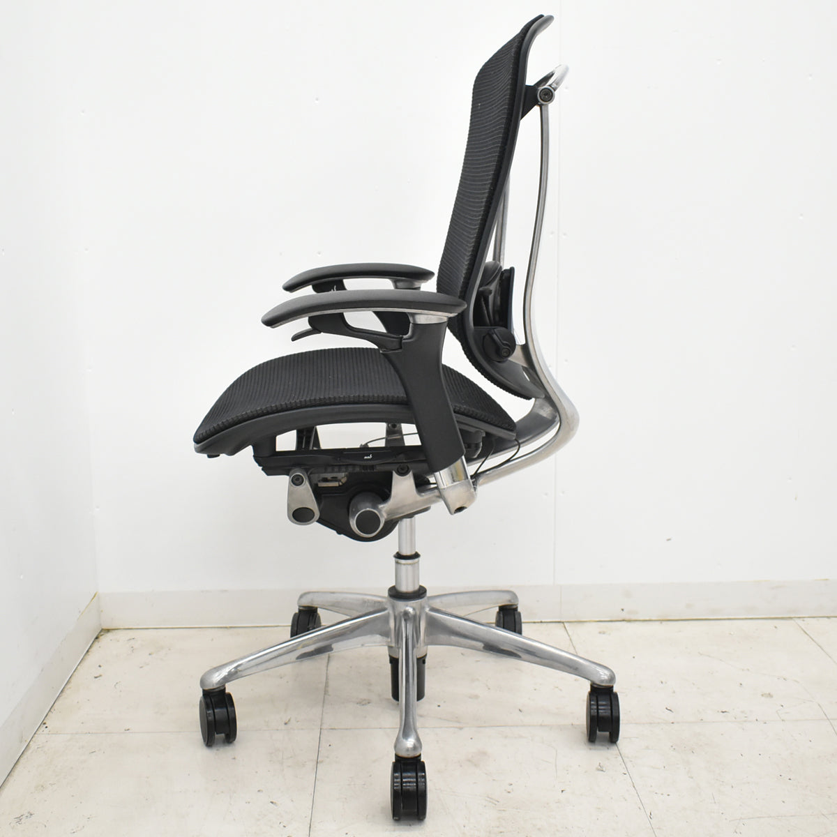 【中古】オカムラ　コンテッサ　可動肘　ランバーサポート　ポリッシュ　2025102704【中古オフィス家具】