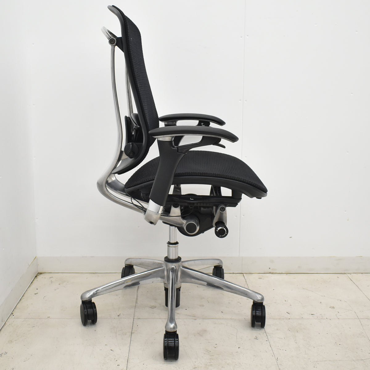 【中古】オカムラ　コンテッサ　可動肘　ランバーサポート　ポリッシュ　2025102704【中古オフィス家具】