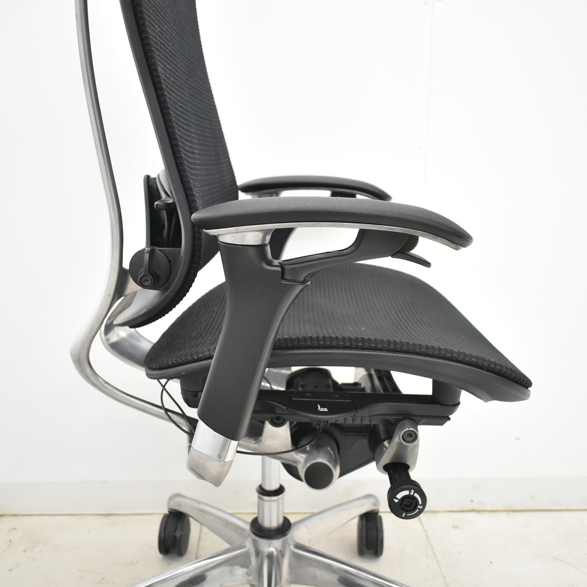 【中古】オカムラ　コンテッサ　可動肘　ランバーサポート　ポリッシュ　2025102704【中古オフィス家具】