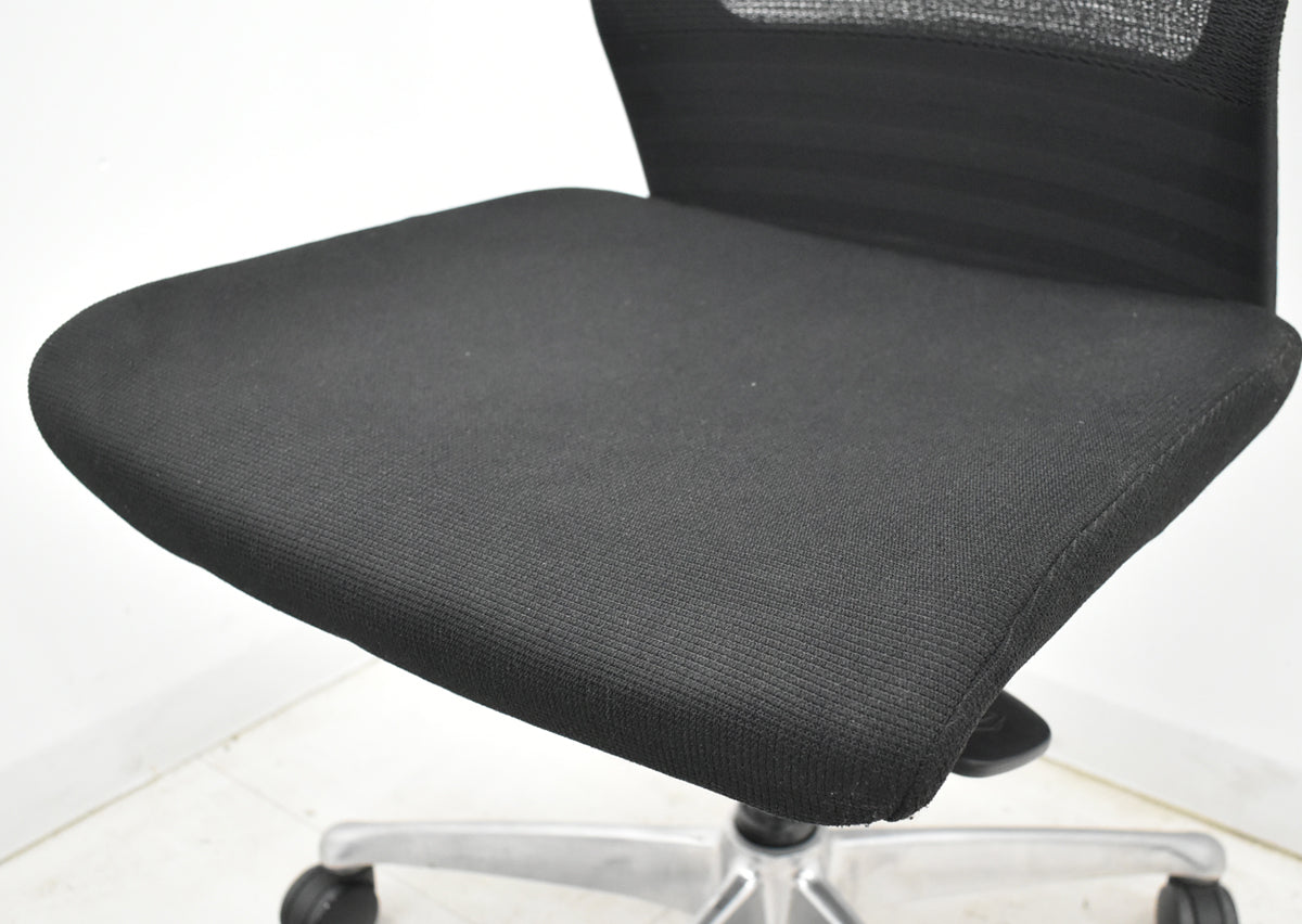 【中古】オカムラ　フィーゴ メッシュEX　肘なし　2025102705【中古オフィス家具】