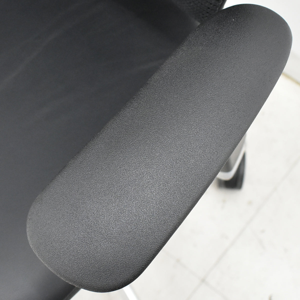 【中古】オカムラ　コンテッサ　可動肘　ランバーサポート　ポリッシュ　革張り　2025102706【中古オフィス家具】