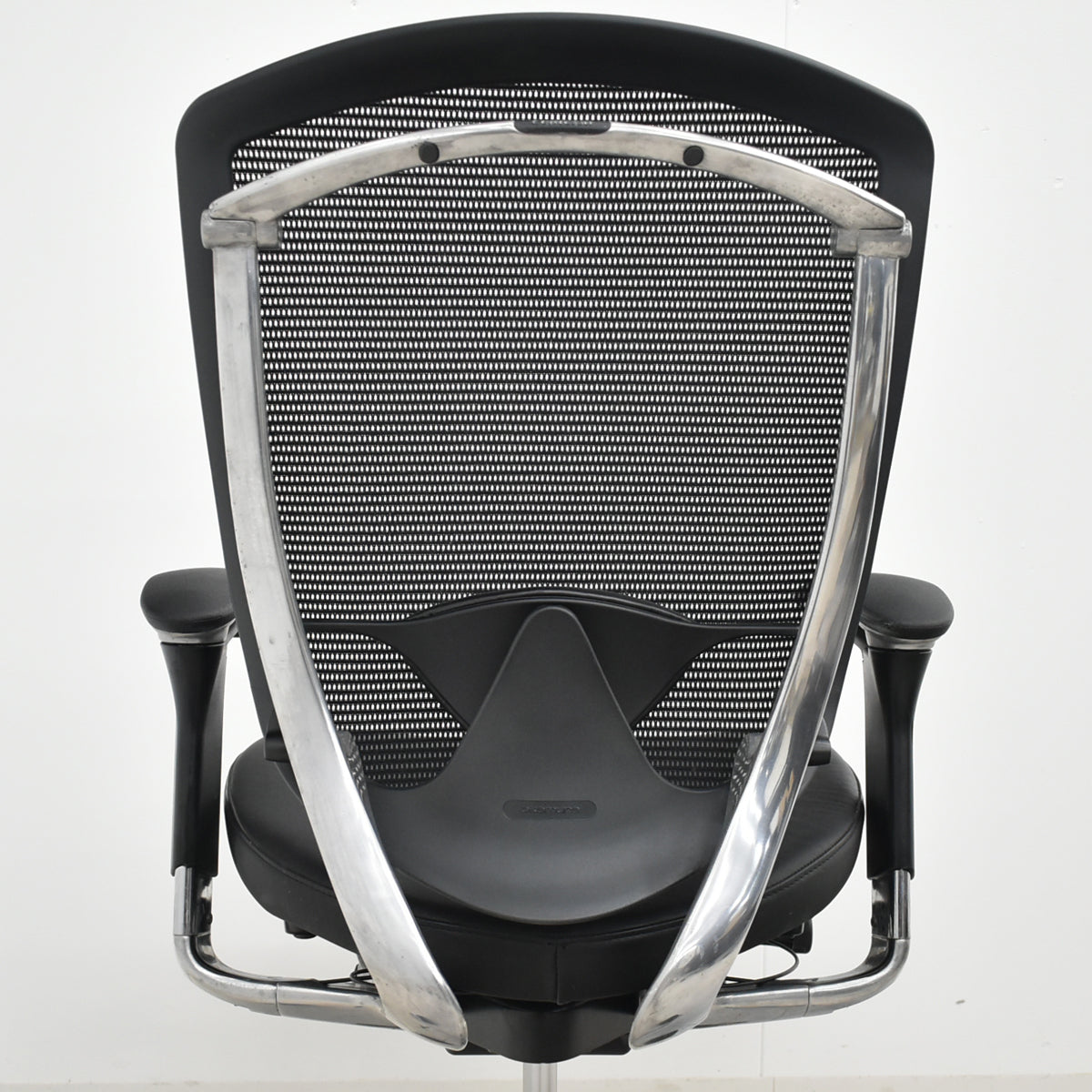 【中古】オカムラ　コンテッサ　可動肘　ランバーサポート　ポリッシュ　革張り　2025102706【中古オフィス家具】