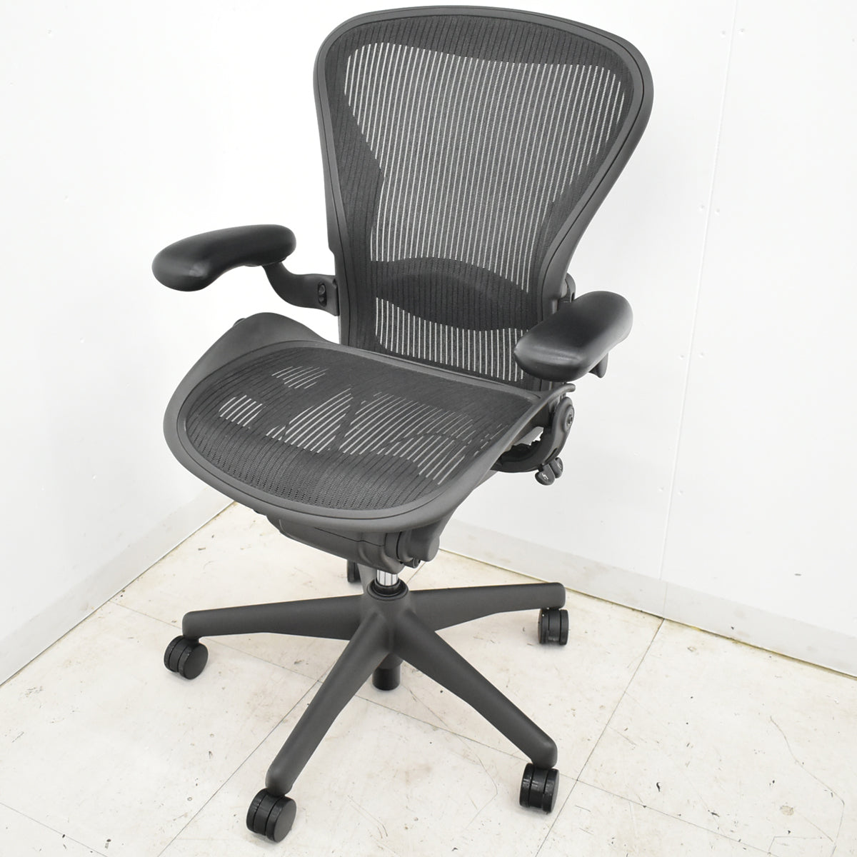 【中古】ハーマンミラー　アーロンチェア　Bサイズ　フル装備　ランバーサポート　昇降ガス新品交換済　2025102801【中古オフィス家具】