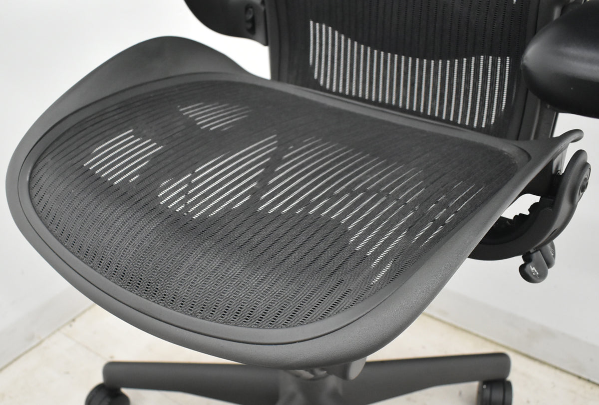 【中古】ハーマンミラー　アーロンチェア　Bサイズ　フル装備　ランバーサポート　昇降ガス新品交換済　2025102801【中古オフィス家具】