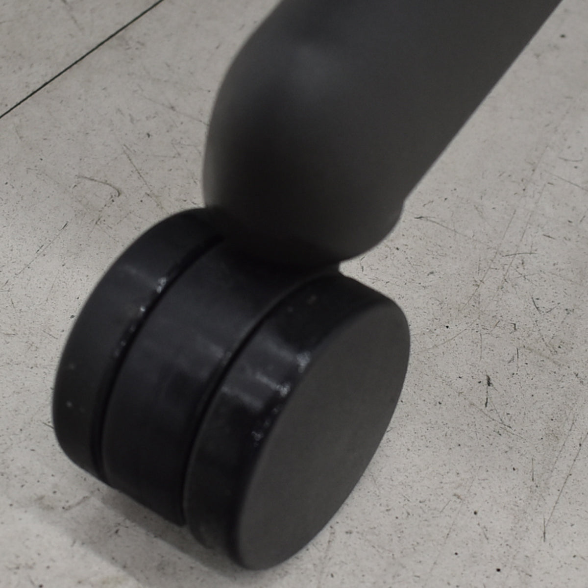 【中古】ハーマンミラー　アーロンチェア　Bサイズ　フル装備　ポスチャーフィット　タキシードメッシュ　2025102802　【中古オフィス家具】