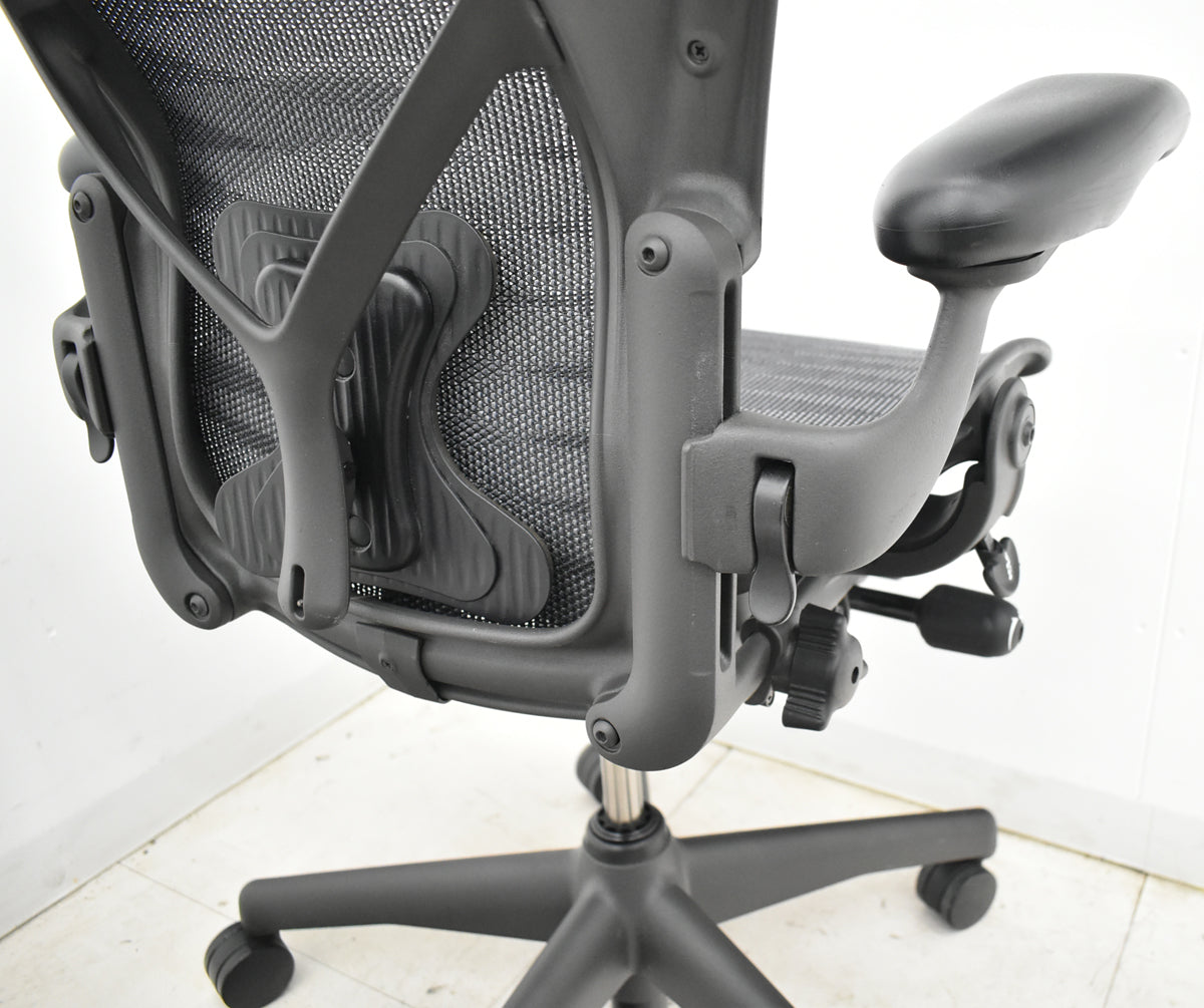 【中古】ハーマンミラー　アーロンチェア　Bサイズ　フル装備　ポスチャーフィット　タキシードメッシュ　2025102802　【中古オフィス家具】