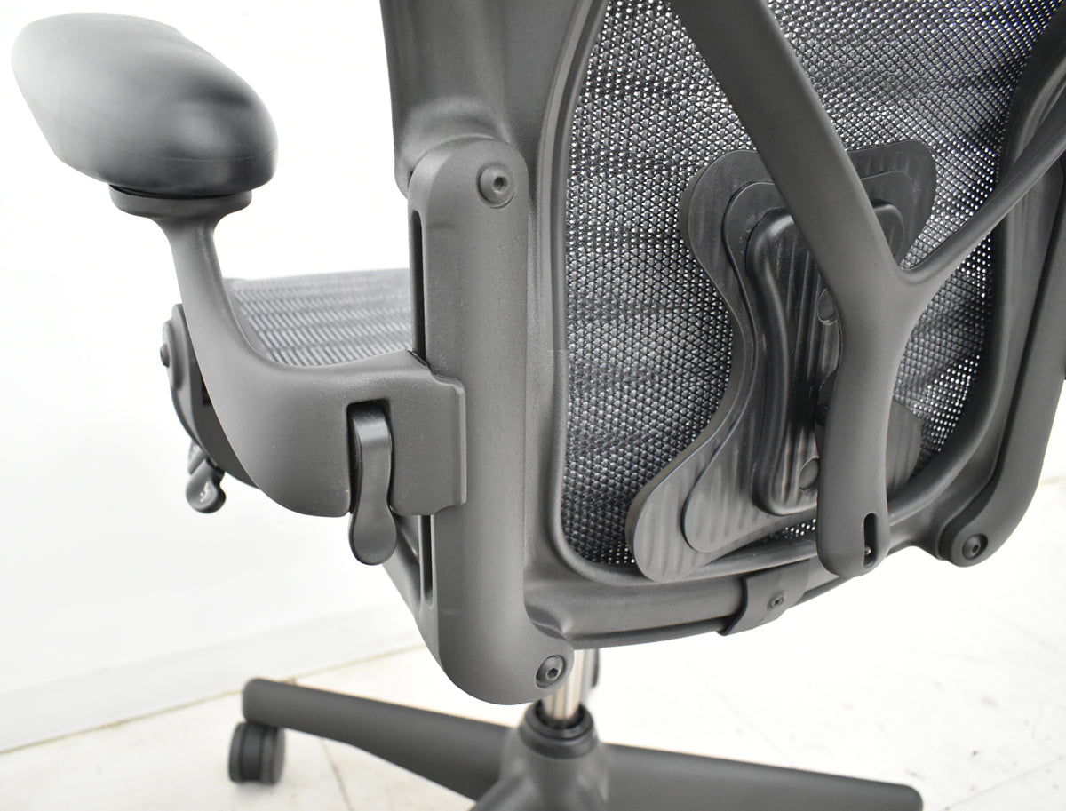 【中古】ハーマンミラー　アーロンチェア　Bサイズ　フル装備　ポスチャーフィット　タキシードメッシュ　2025102802　【中古オフィス家具】