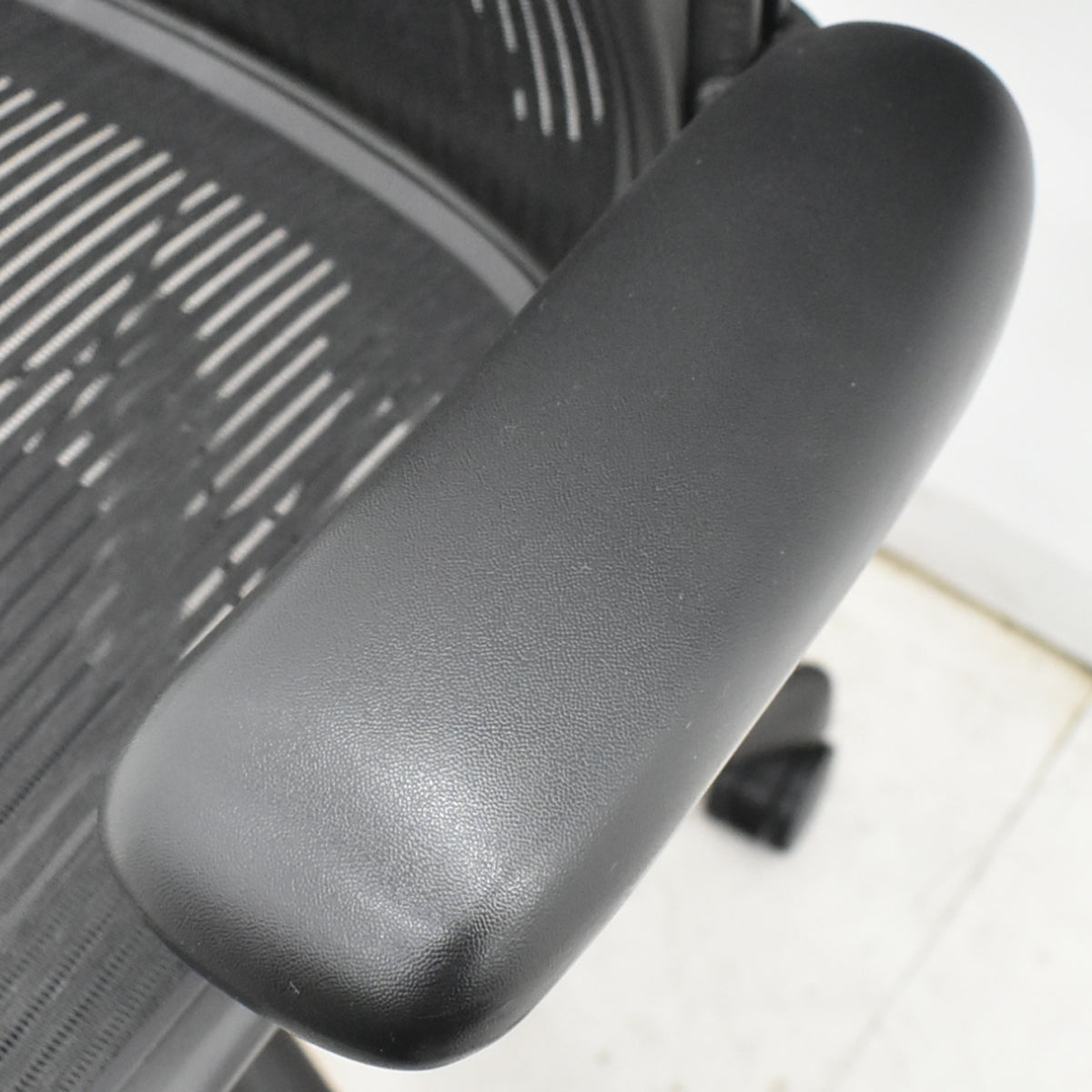 【中古】ハーマンミラー　アーロンチェア　Bサイズ　フル装備　ポスチャーフィット　肘レバータイプ　昇降ガス新品交換済　2025102803【中古オフィス家具】