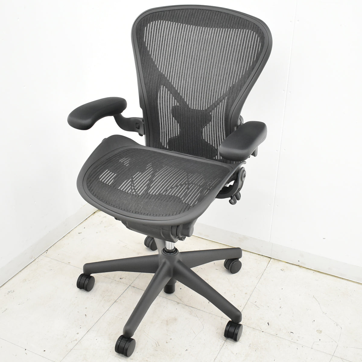 【中古】ハーマンミラー　アーロンチェア　Bサイズ　フル装備　ポスチャーフィット　肘レバータイプ（肘パッド新型）　2025102804【中古オフィス家具】