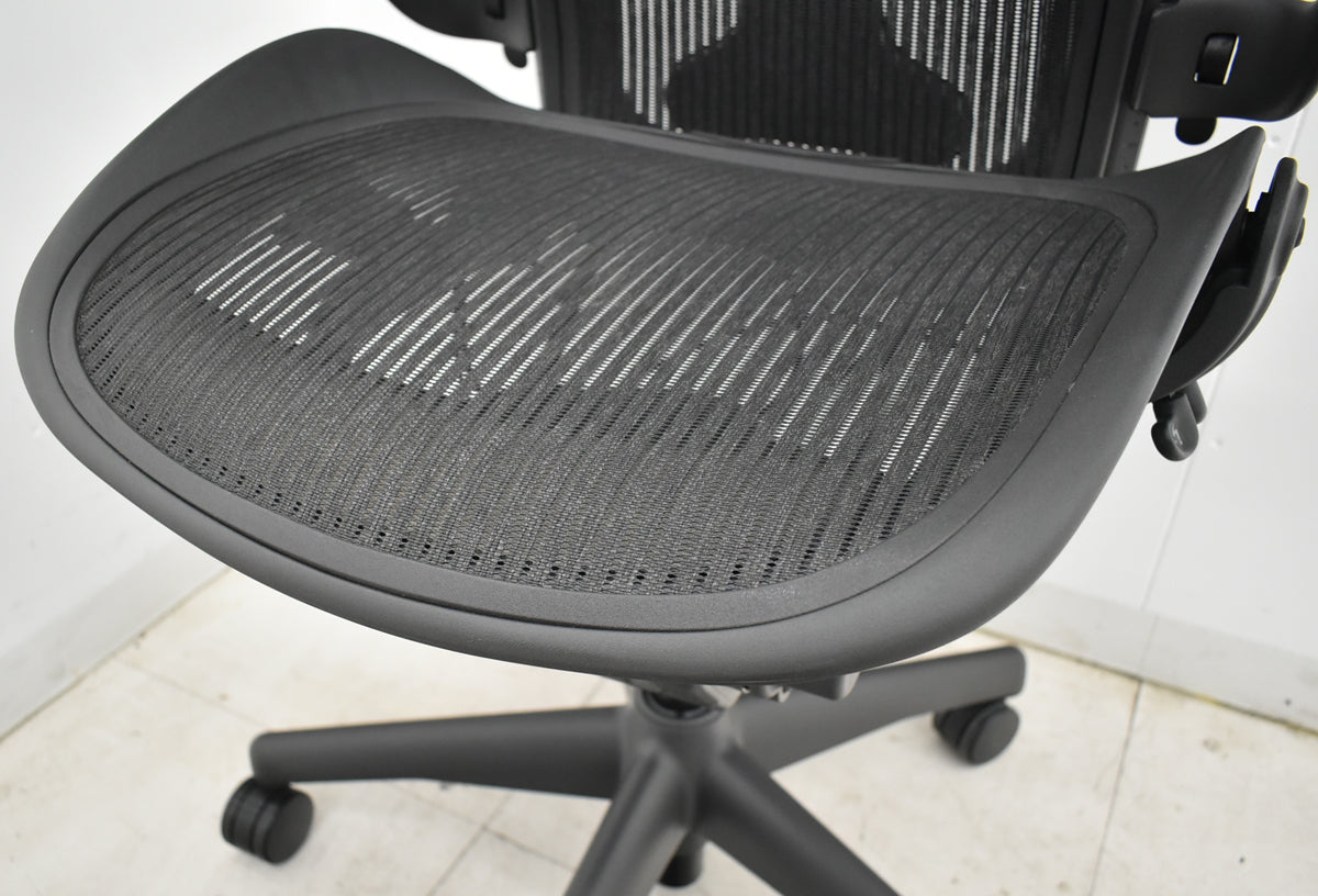 【中古】ハーマンミラー　アーロンチェア　Bサイズ　フル装備　ポスチャーフィット　肘レバータイプ（肘パッド新型）　2025102804【中古オフィス家具】