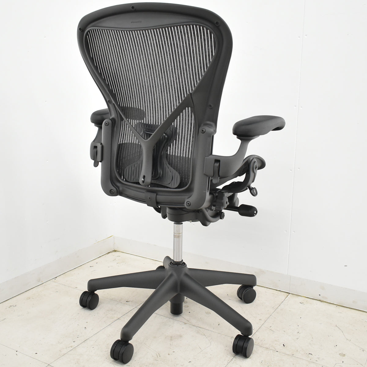 【中古】ハーマンミラー　アーロンチェア　Bサイズ　フル装備　ポスチャーフィット　肘レバータイプ（肘パッド新型）　2025102804【中古オフィス家具】