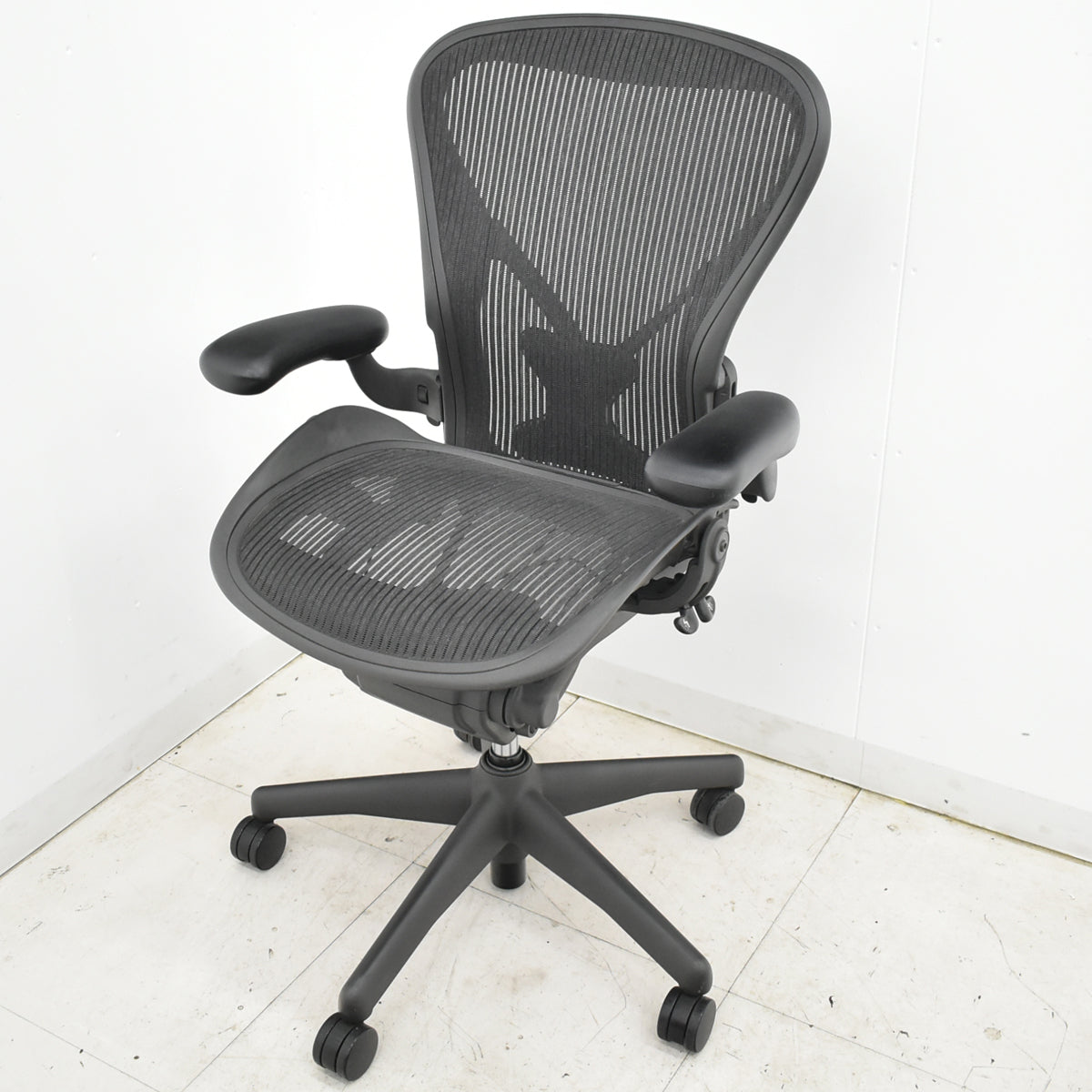 【中古】ハーマンミラー　アーロンチェア　Bサイズ　フル装備　ポスチャーフィット　昇降ガス新品交換済　2025102805【中古オフィス家具】