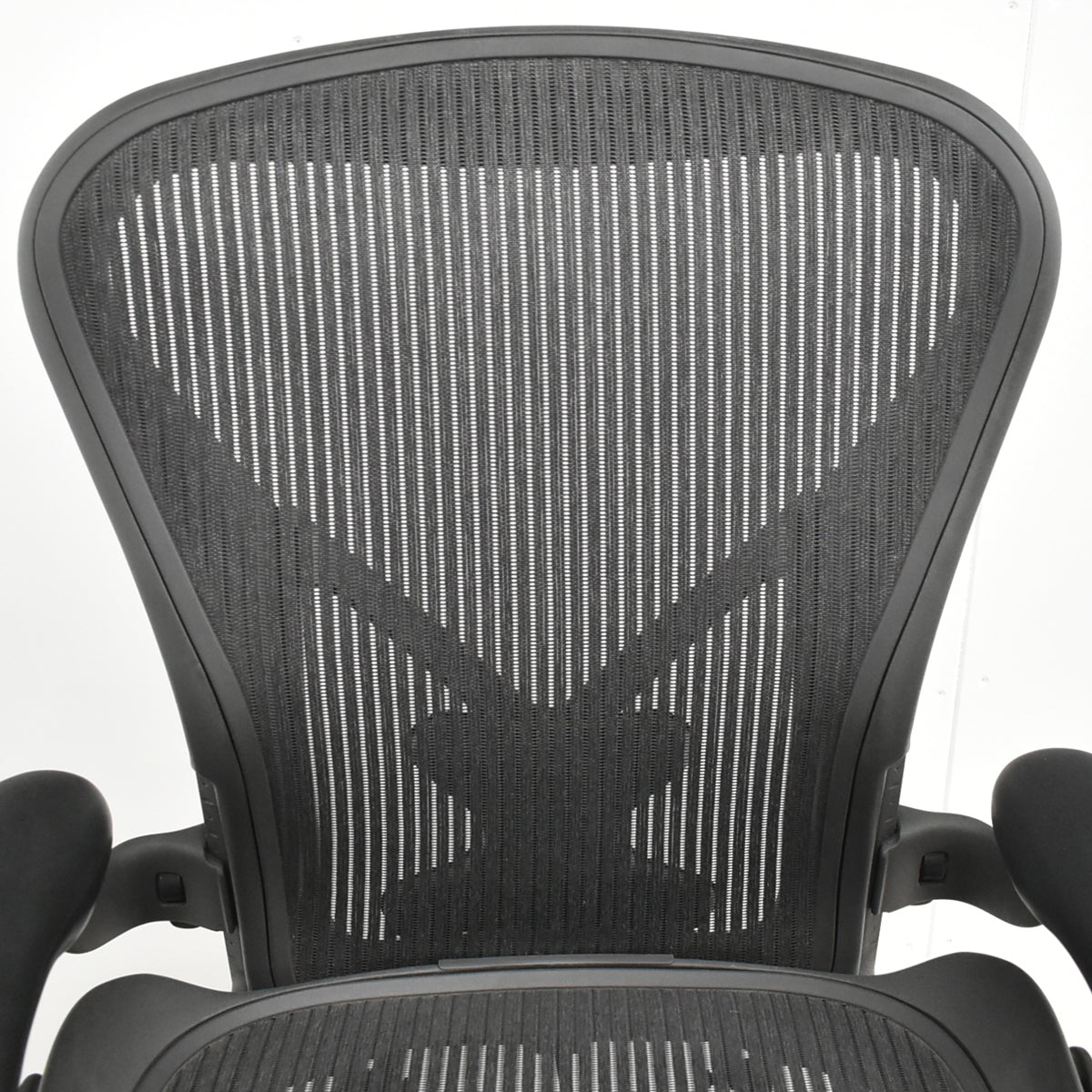 【中古】ハーマンミラー　アーロンチェア　Bサイズ　フル装備　ポスチャーフィット　昇降ガス新品交換済　2025102805【中古オフィス家具】