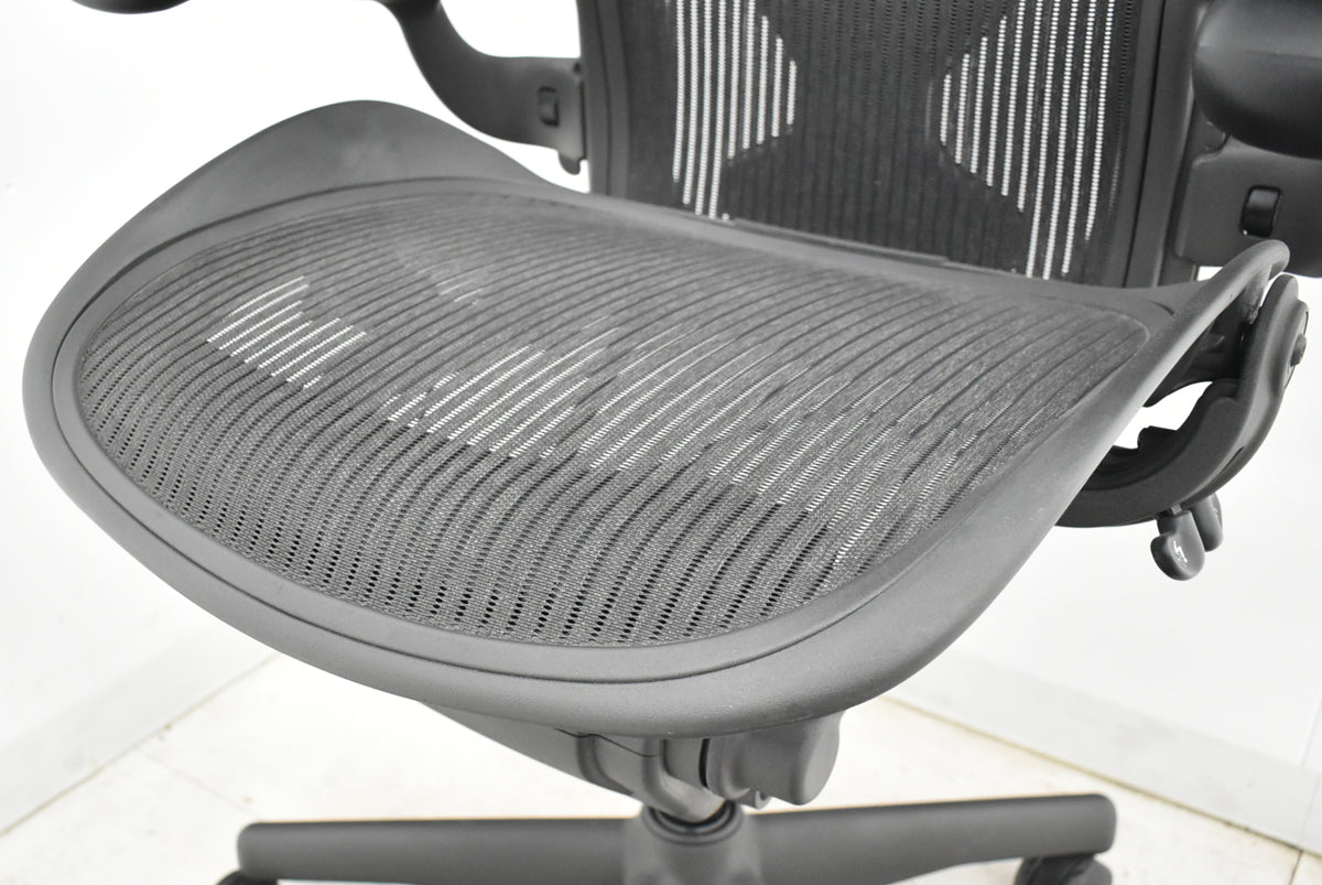 【中古】ハーマンミラー　アーロンチェア　Bサイズ　フル装備　ポスチャーフィット　昇降ガス新品交換済　2025102805【中古オフィス家具】