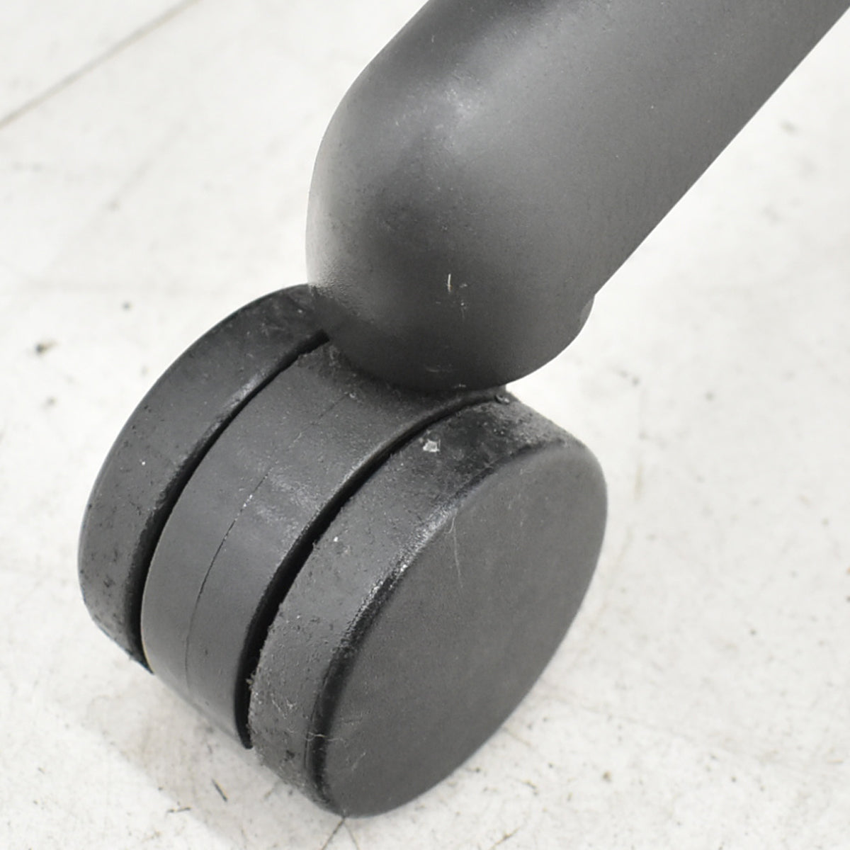 【中古】ハーマンミラー　アーロンチェア　Bサイズ　フル装備　ポスチャーフィット　昇降ガス新品交換済　2025102805【中古オフィス家具】