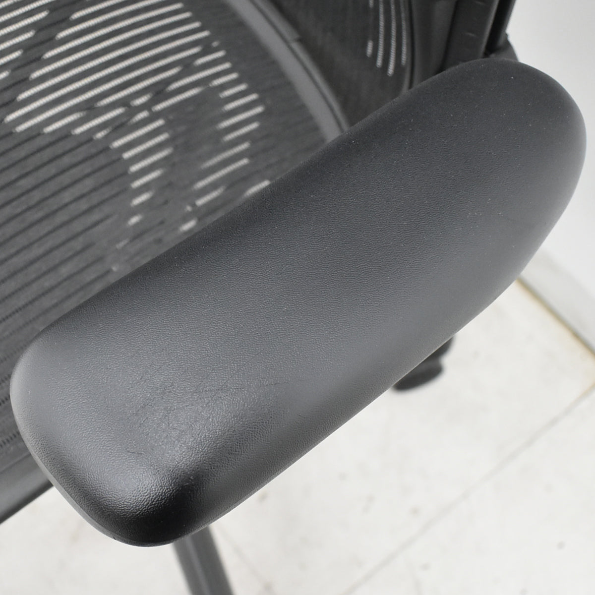 【中古】ハーマンミラー　アーロンチェア　Bサイズ　フル装備　ポスチャーフィット　昇降ガス新品交換済　2025102805【中古オフィス家具】