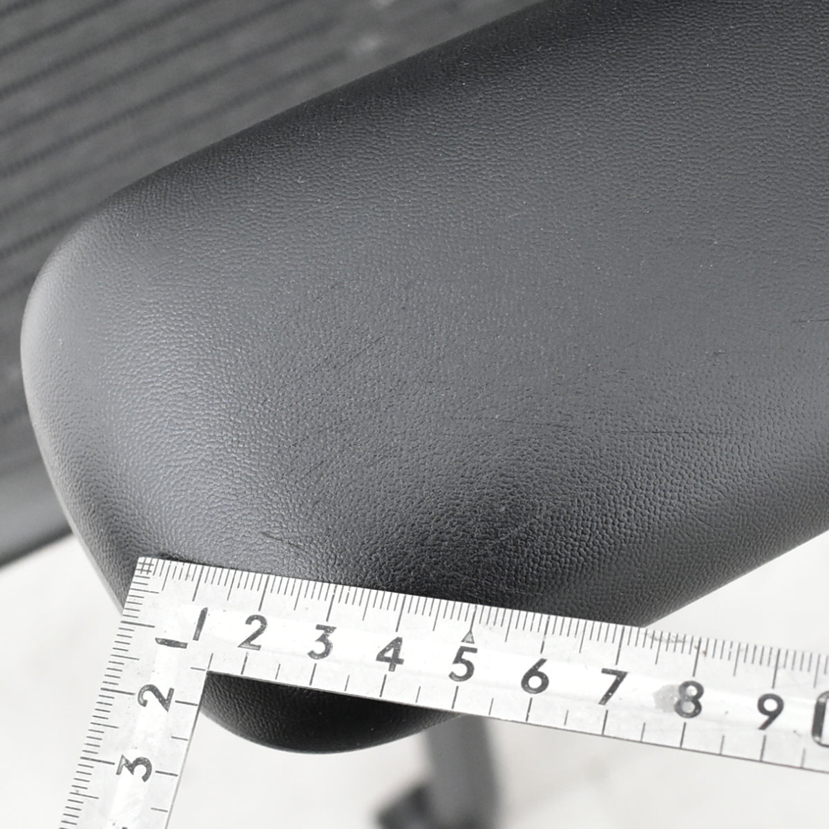 【中古】ハーマンミラー　アーロンチェア　Bサイズ　フル装備　ポスチャーフィット　昇降ガス新品交換済　2025102805【中古オフィス家具】