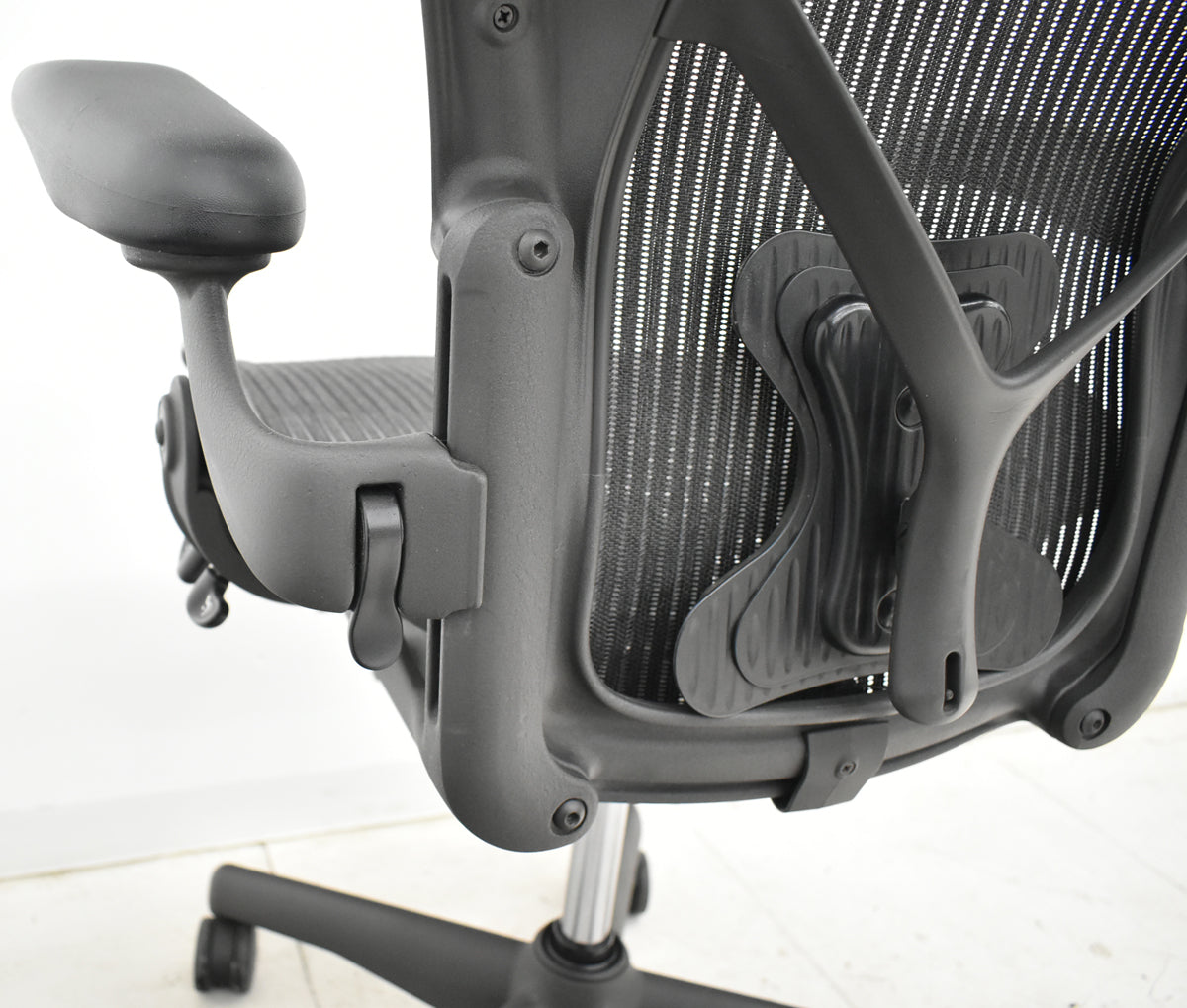 【中古】ハーマンミラー　アーロンチェア　Bサイズ　フル装備　ポスチャーフィット　昇降ガス新品交換済　2025102805【中古オフィス家具】