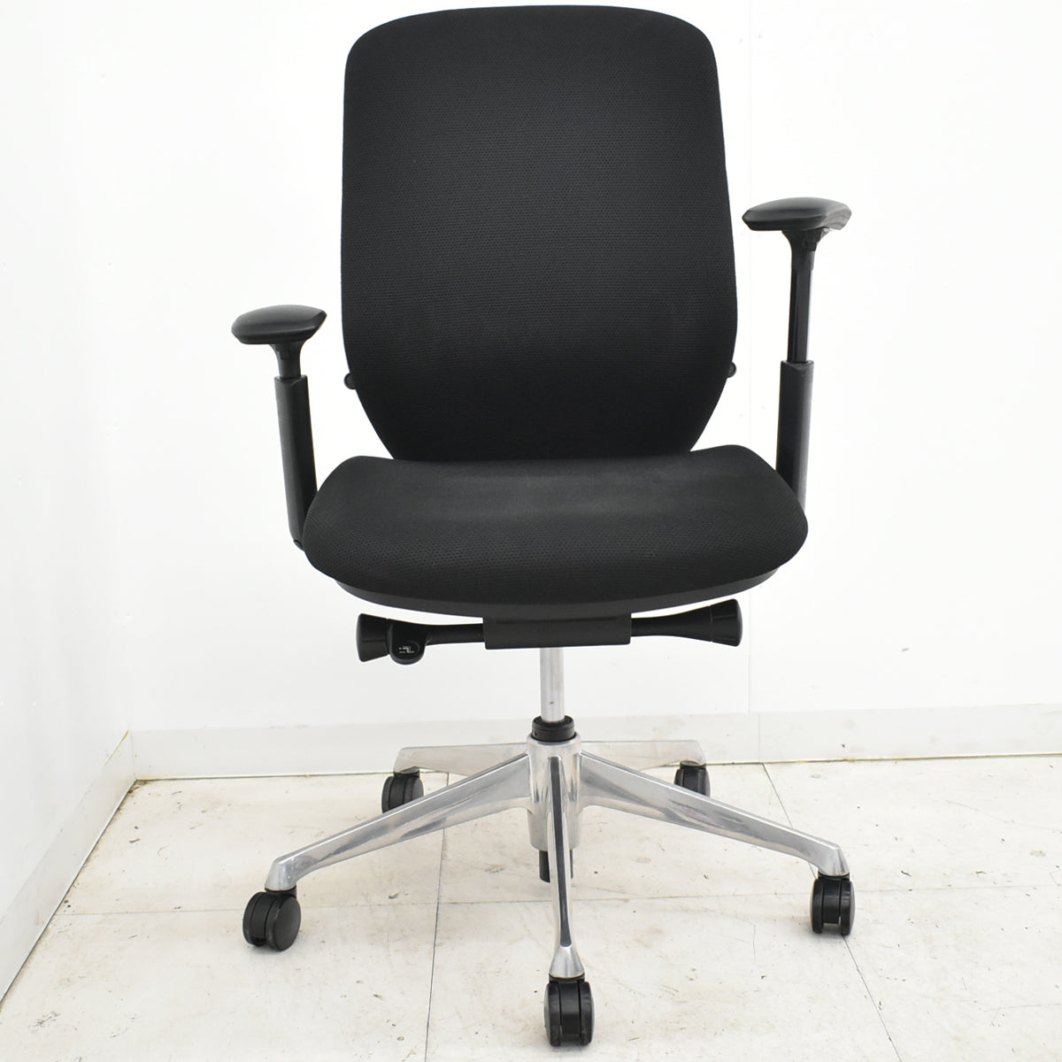 【中古】オカムラ　シルフィー　ハイバック　可動肘　バックカーブアジャスト　前傾機能　ポリッシュ　2025102901【中古オフィス家具】