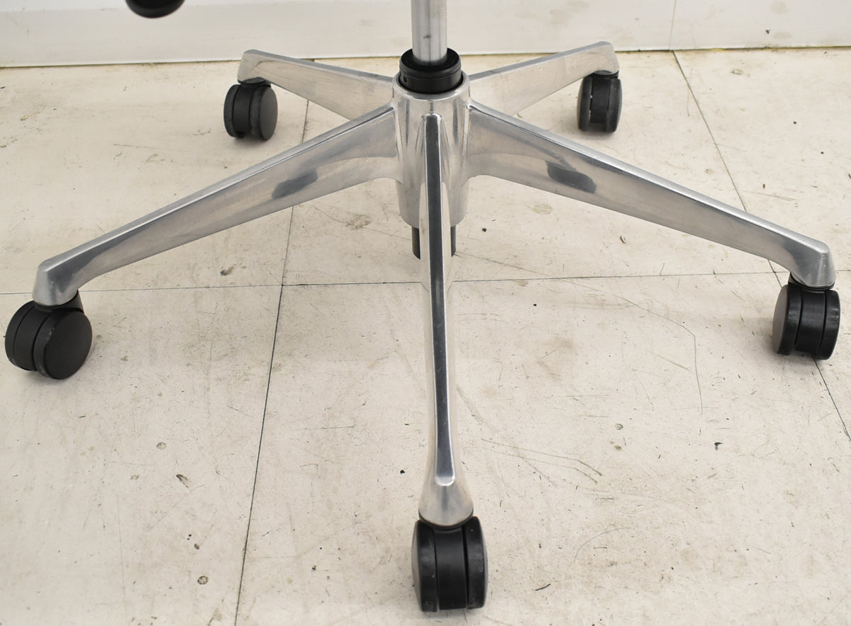 【中古】オカムラ　シルフィー　ハイバック　可動肘　バックカーブアジャスト　前傾機能　ポリッシュ　2025102901【中古オフィス家具】