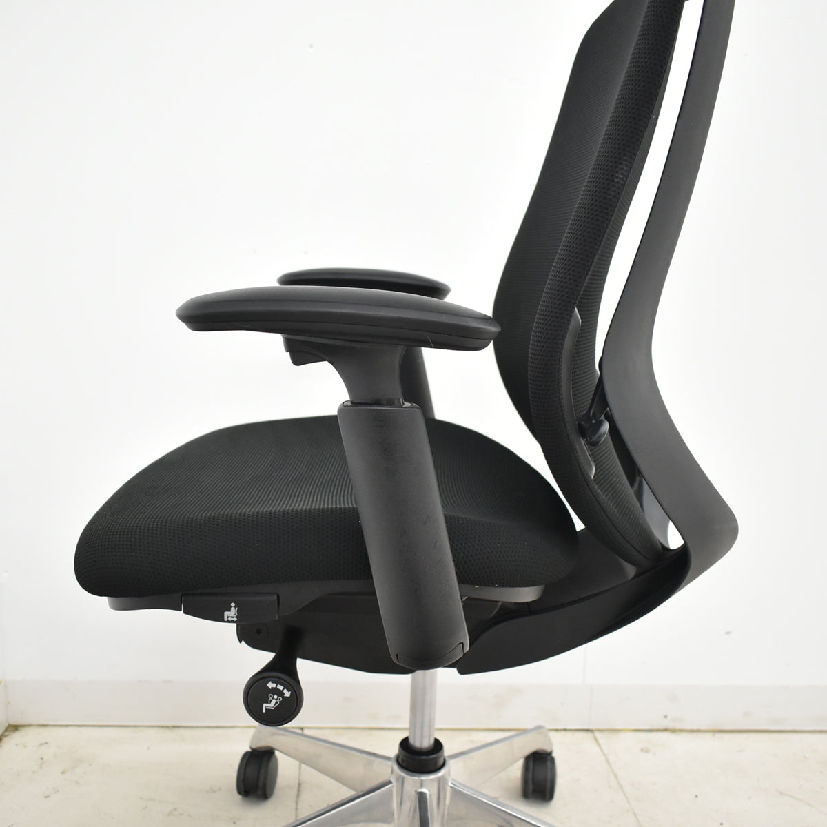【中古】オカムラ　シルフィー　ハイバック　可動肘　バックカーブアジャスト　前傾機能　ポリッシュ　2025102901【中古オフィス家具】