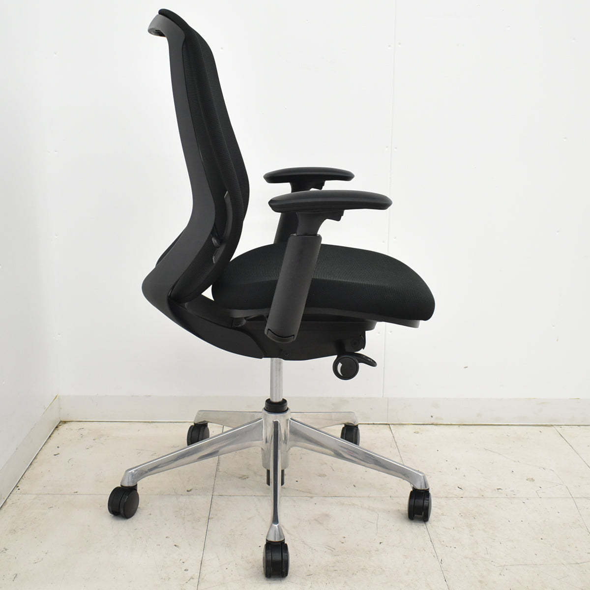 【中古】オカムラ　シルフィー　ハイバック　可動肘　バックカーブアジャスト　前傾機能　ポリッシュ　2025102901【中古オフィス家具】